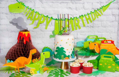 Anniversary house dinosaur resin cake topper & red happy birthday motto bij cake, bake & love 9