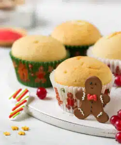 Alternative view of Baking Cups Gingerbread Family 36 stuks