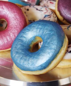 Edible metallic lustre powder set blue, lilac and pink bij cake, bake & love 13