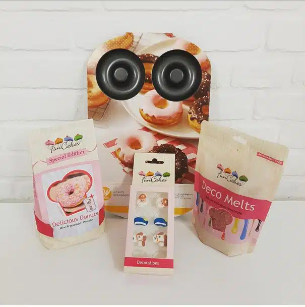 Sinterklaas donuts pakket met suikerfiguurtjes bij cake, bake & love 5 Sinterklaas donuts pakket met suikerfiguurtjes