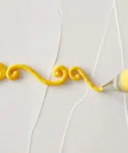 Wilton decorating tip #004 rond bij cake, bake & love 10