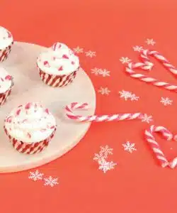 Pme baking cups candy cane pk/30 bij cake, bake & love 10