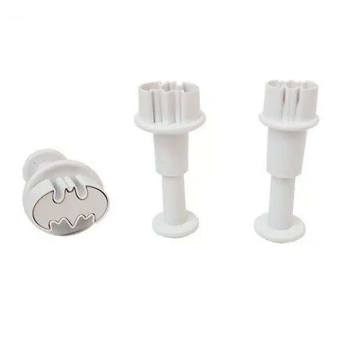 Batman logo mini plunger cutter set 3 bij cake, bake & love 5 Batman logo mini plunger cutter set 3