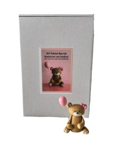 Diy pakket boetseren met stap-voor-stap instructiefilmpje: roze beertje bij cake, bake & love 9