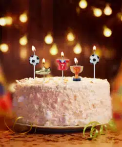 Decocino by amira - candles soccer pk/5 bij cake, bake & love 10