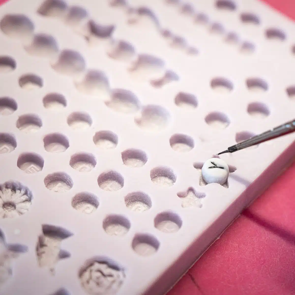 Karen davies silicone mould - friendship bracelet bij cake, bake & love 6 Karen davies silicone mould - friendship bracelet - afbeelding 2