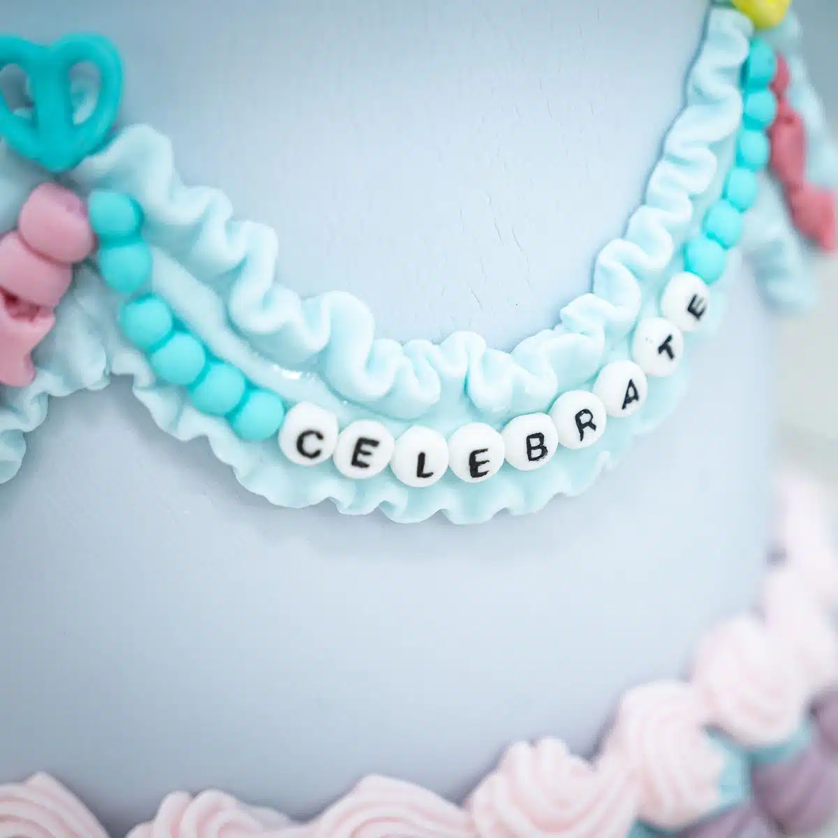 Karen davies silicone mould - friendship bracelet bij cake, bake & love 7 Karen davies silicone mould - friendship bracelet - afbeelding 3