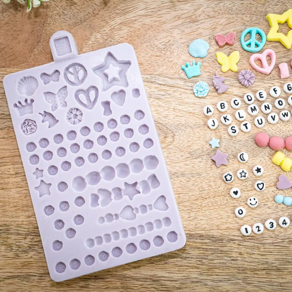 Karen davies silicone mould - friendship bracelet bij cake, bake & love 5 Karen davies silicone mould - friendship bracelet