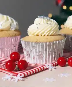 Alternative view of PME Kerst Cupcake Vormpjes met Folievoering - Zilveren Sneeuw (60 stuks)