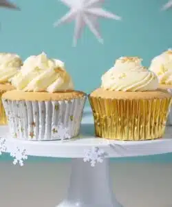 Alternative view of PME Kerst Cupcake Vormpjes met Folievoering - Gouden Sterren (60 stuks)
