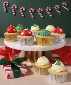 Alternative view of PME Kerst Cupcake Vormpjes met Folievoering - Metallic Goud & Zilver (100 stuks)