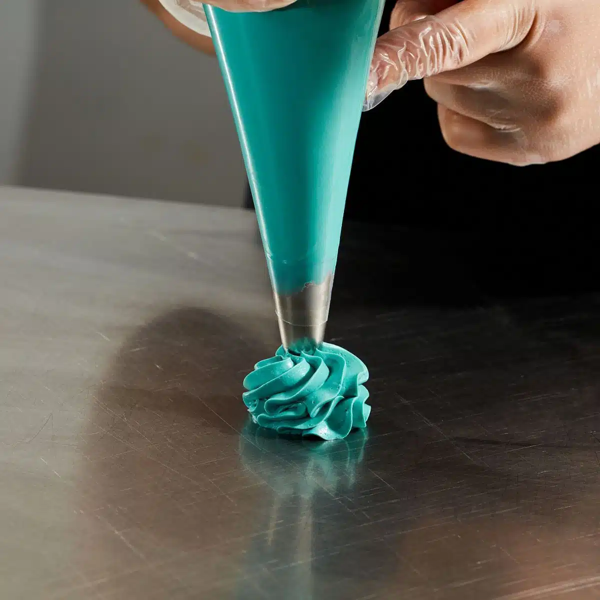 Colour mill piping tip - 2g m closed star bij cake, bake & love 7 Colour mill piping tip - 2g m closed star - afbeelding 3