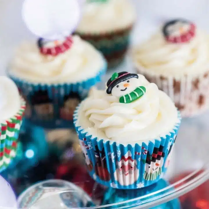 Baked with love baking cups kerst pk/100 bij cake, bake & love 6 Baked with love baking cups kerst pk/100 - afbeelding 2