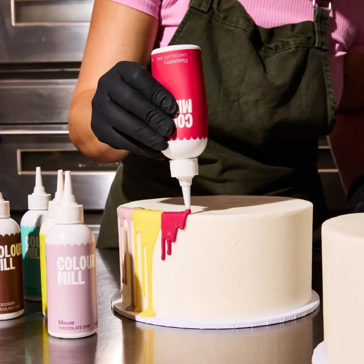 Colour mill choco drip 125g - raspberry bij cake, bake & love 7 Colour mill choco drip 125g - raspberry - afbeelding 3
