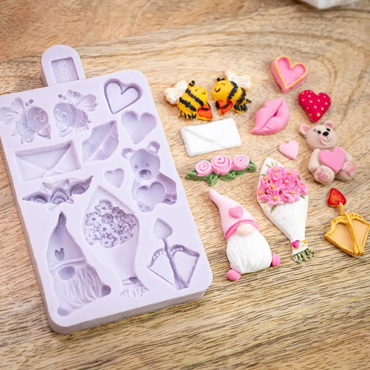 Karen davies siliconen mal - miniatuur valentijn bij cake, bake & love 6 Karen davies siliconen mal - miniatuur valentijn - afbeelding 2