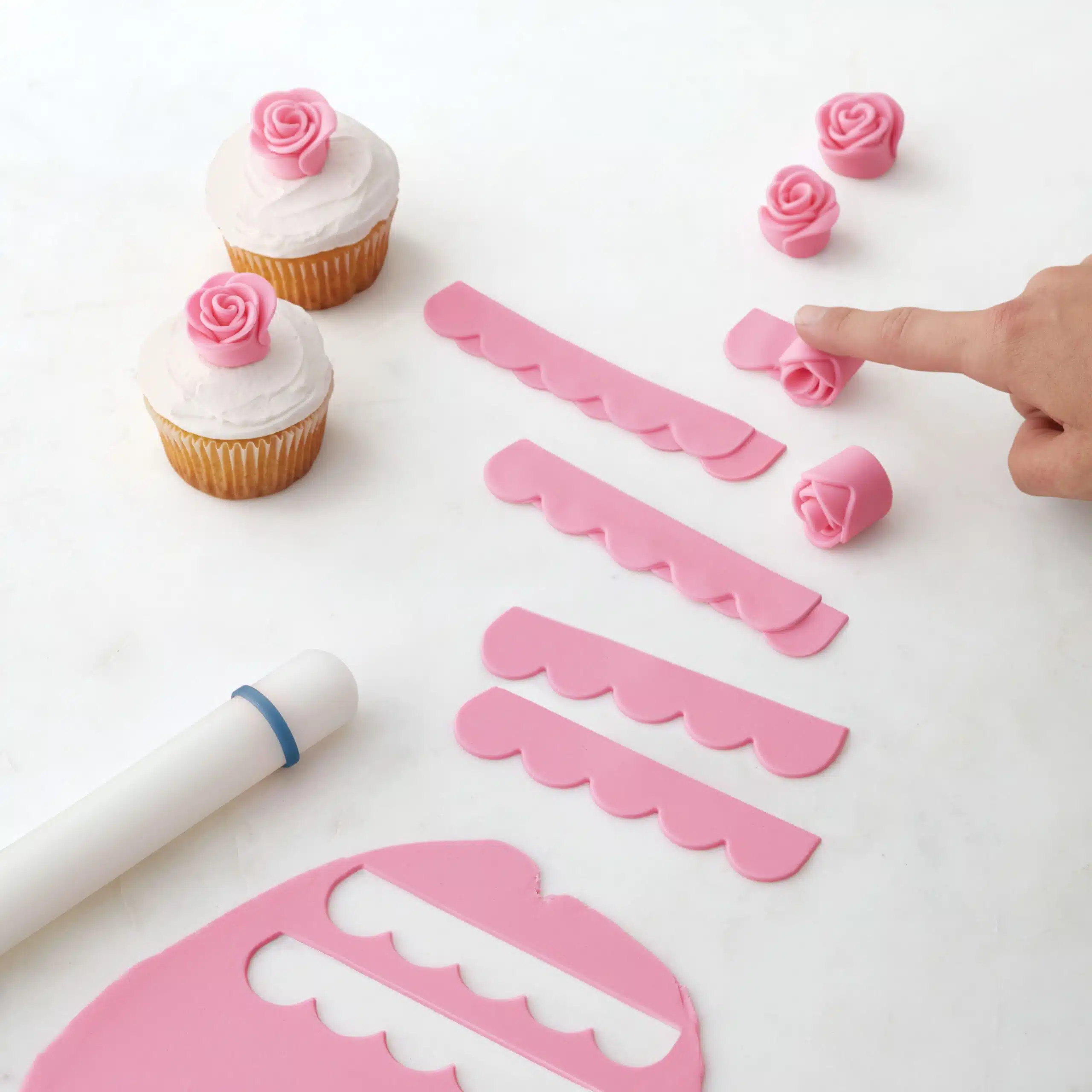 Wilton uitsteker easy blooms™ bloem bij cake, bake & love 4 Wilton uitsteker easy blooms™ bloem - afbeelding 2