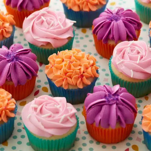 Wilton decorating tip 2d drop flower set/3 bij cake, bake & love 8 Wilton decorating tip 2d drop flower set/3 - afbeelding 4