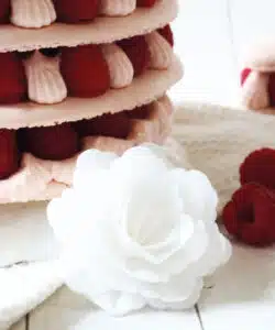 Ouwel decoratie witte rozen 3 stuks bij cake, bake & love 16 Ouwel decoratie witte rozen 3 stuks bij cake, bake & love 15