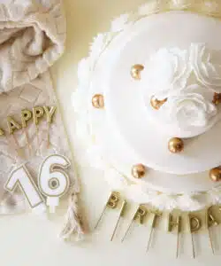 Ouwel decoratie witte rozen 3 stuks bij cake, bake & love 18 Ouwel decoratie witte rozen 3 stuks bij cake, bake & love 17
