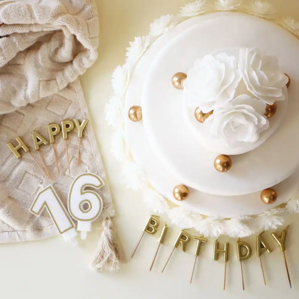Ouwel decoratie witte rozen 3 stuks bij cake, bake & love 9 Ouwel decoratie witte rozen 3 stuks - afbeelding 5