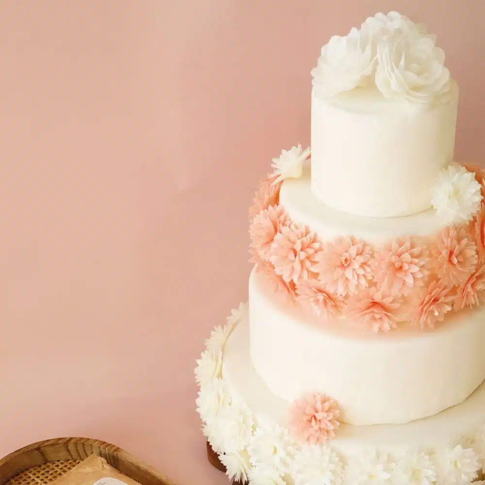 Ouwel decoratie witte rozen 3 stuks bij cake, bake & love 10 Ouwel decoratie witte rozen 3 stuks - afbeelding 6