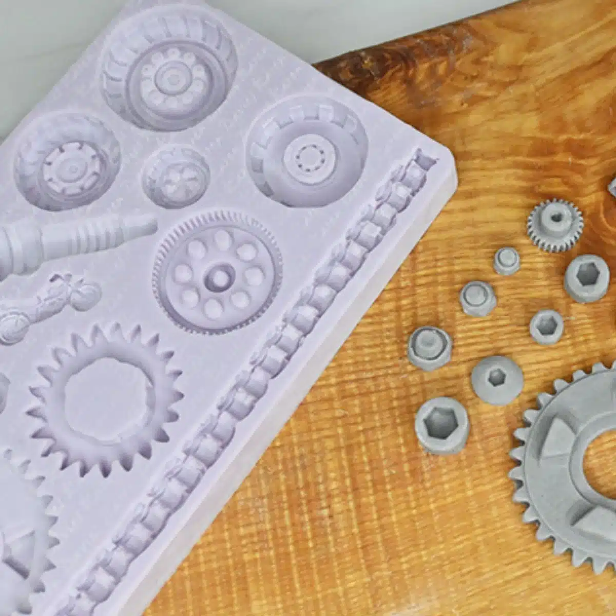 Karen davies silicone mould - motor accessories bij cake, bake & love 6 Karen davies silicone mould - motor accessories - afbeelding 2