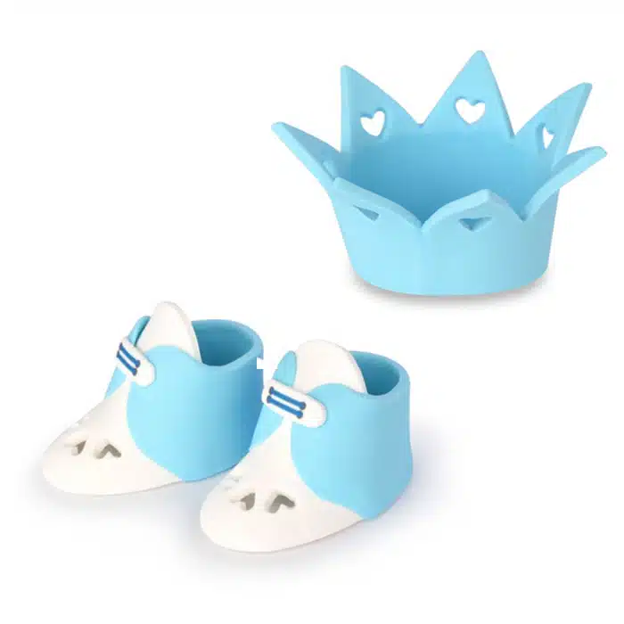 Suikerdecoratie kit babyshoentjes & kroon blauw bij cake, bake & love 5 Suikerdecoratie kit babyshoentjes & kroon blauw