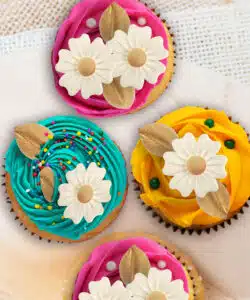 Alternative view of Dekora Ouwel Witte Bloemen & Gouden Bladeren 10 stuks