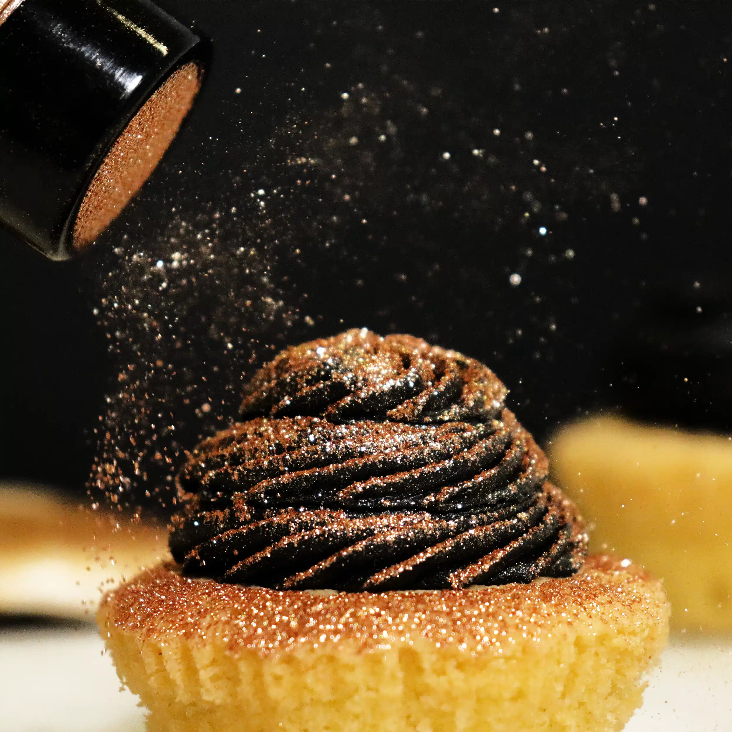 Pme eetbare glanspoeder - rosé goud 10 gram bij cake, bake & love 7 Pme eetbare glanspoeder - rosé goud 10 gram - afbeelding 3