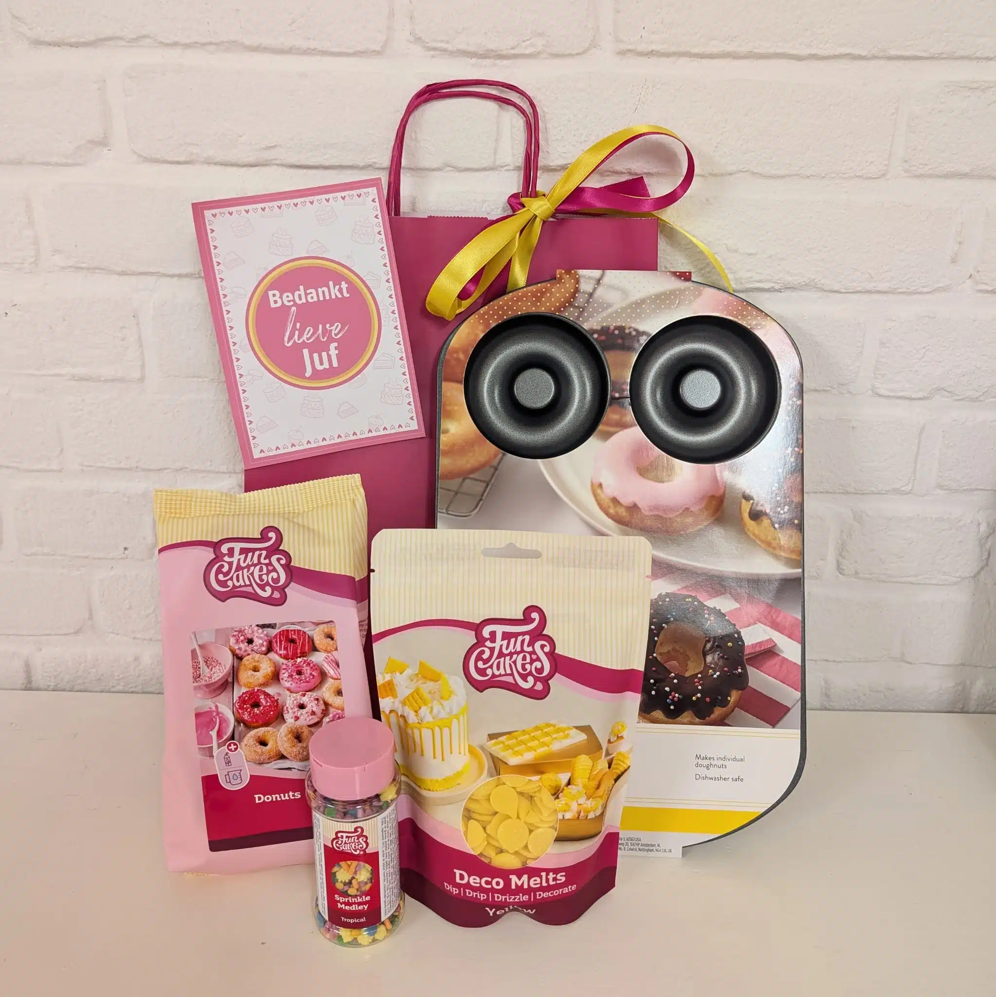 Juf of meester cadeautje - donut pakket bij cake, bake & love 5 Juf of meester cadeautje - donut pakket