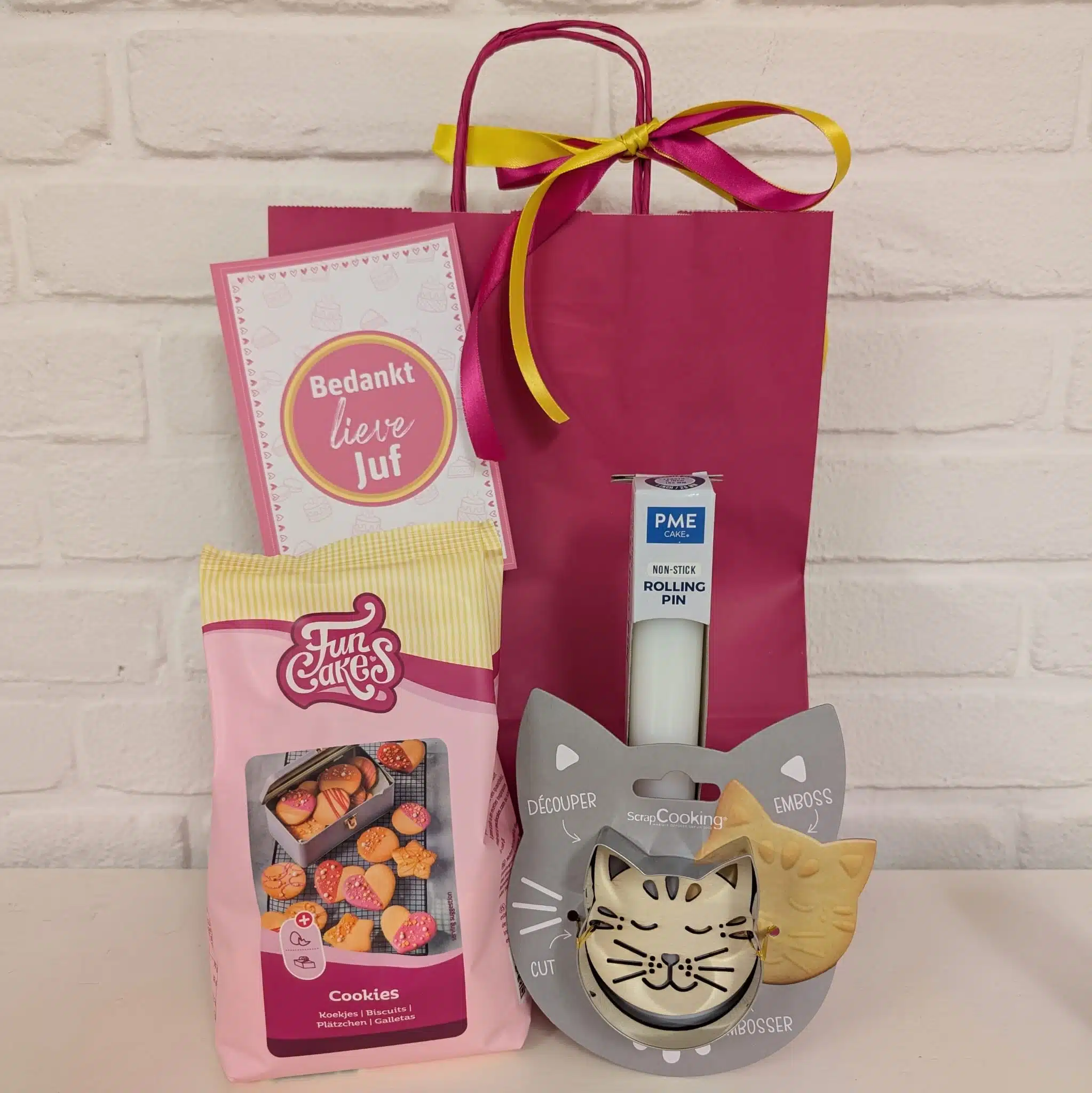 Juf of meester cadeautje - poezen koekjes pakket bij cake, bake & love 5 Juf of meester cadeautje - poezen koekjes pakket