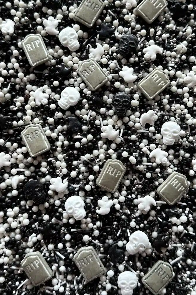 Sprinkley sprinkles - black & white halloween mix 80 gram bij cake, bake & love 5 Sprinkley sprinkles - black & white halloween mix 80 gram