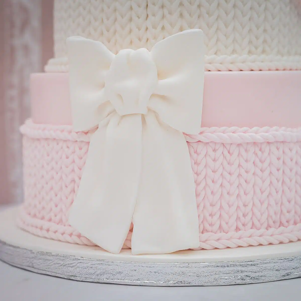 Karen davies siliconen mould - grote strik bij cake, bake & love 8 Karen davies siliconen mould - grote strik - afbeelding 4