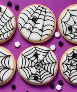 Pme halloween sprinkles spiders 25 gram bij cake, bake & love 15 Pme halloween sprinkles spiders 25 gram bij cake, bake & love 14