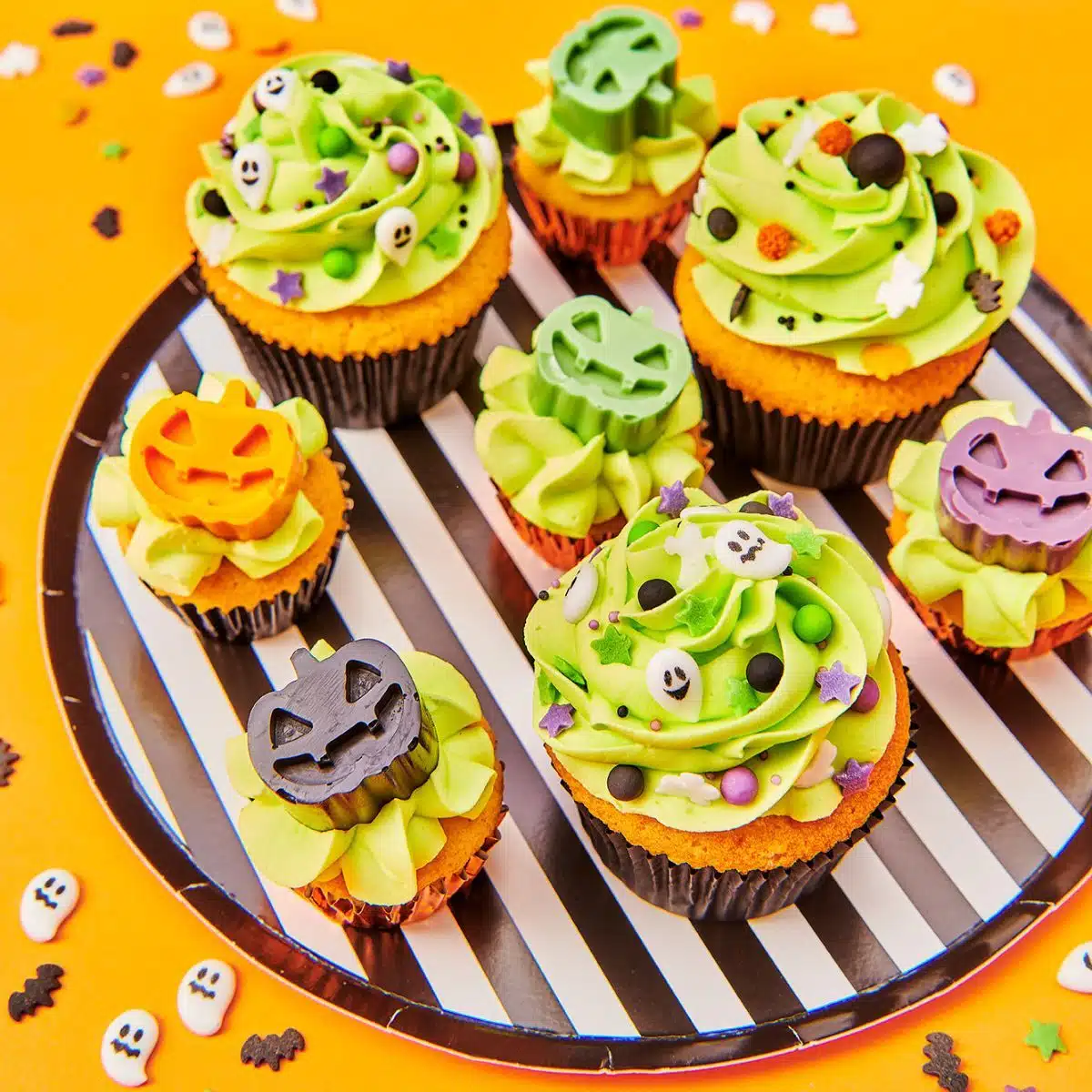 Halloween mini pompoenen chocolaatjes pakket bij cake, bake & love 6 Halloween mini pompoenen chocolaatjes pakket - afbeelding 2