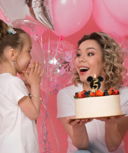 Dekora kaarsje mickey mouse nummer 5 bij cake, bake & love 16