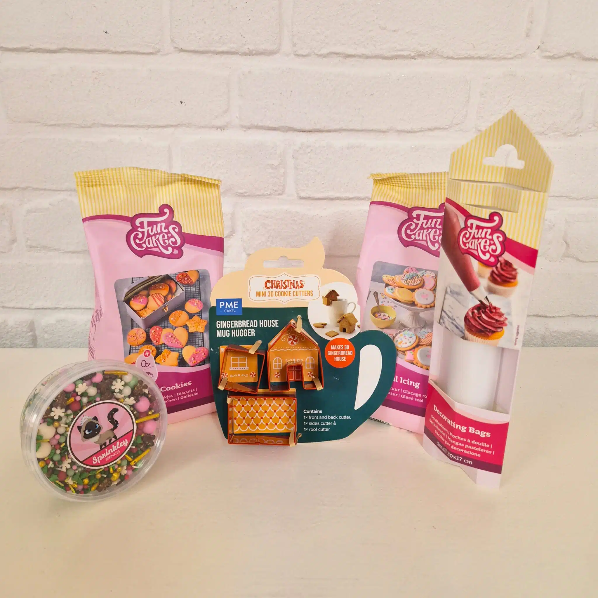 Royal icing mini kerstkoekhuisje pakket bij cake, bake & love 5 Royal icing mini kerstkoekhuisje pakket