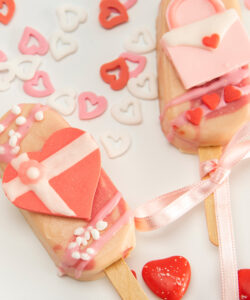 Dekora sprinkle mix hollow hearts 100 gram bij cake, bake & love 15 Dekora sprinkle mix hollow hearts 100 gram bij cake, bake & love 14