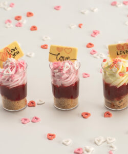 Dekora sprinkle mix hollow hearts 100 gram bij cake, bake & love 17 Dekora sprinkle mix hollow hearts 100 gram bij cake, bake & love 16