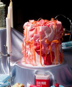 Alternative view of Colour Mill Fondant Decorators Dough Rood 1kg