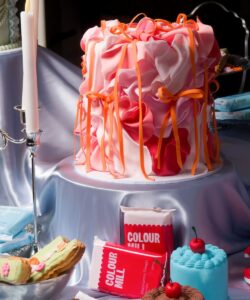 Alternative view of Colour Mill Fondant Decorators Dough Rood 250g