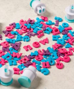Loyal uitstekers mini alfabet hoofdletters set/26 bij cake, bake & love 16 Loyal uitstekers mini alfabet hoofdletters set/26 bij cake, bake & love 15