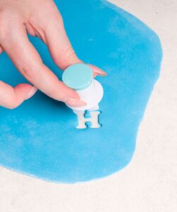 Loyal uitstekers mini alfabet hoofdletters set/26 bij cake, bake & love 18 Loyal uitstekers mini alfabet hoofdletters set/26 bij cake, bake & love 17