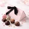 Bonbon of patisserie doosje roze met zwart lint - 12,7 x 7 x 7 cm bij cake, bake & love 2 Bonbon of patisserie doosje roze met zwart lint - 12,7 x 7 x 7 cm bij cake, bake & love 1