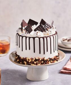 Funcakes cake drip dark chocolate 180g bij cake, bake & love 7 Funcakes cake drip dark chocolate 180g - afbeelding 2