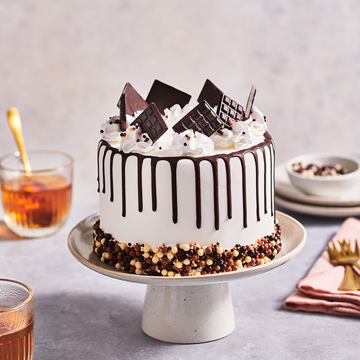 Funcakes cake drip dark chocolate 180g bij cake, bake & love 6 Funcakes cake drip dark chocolate 180g - afbeelding 2