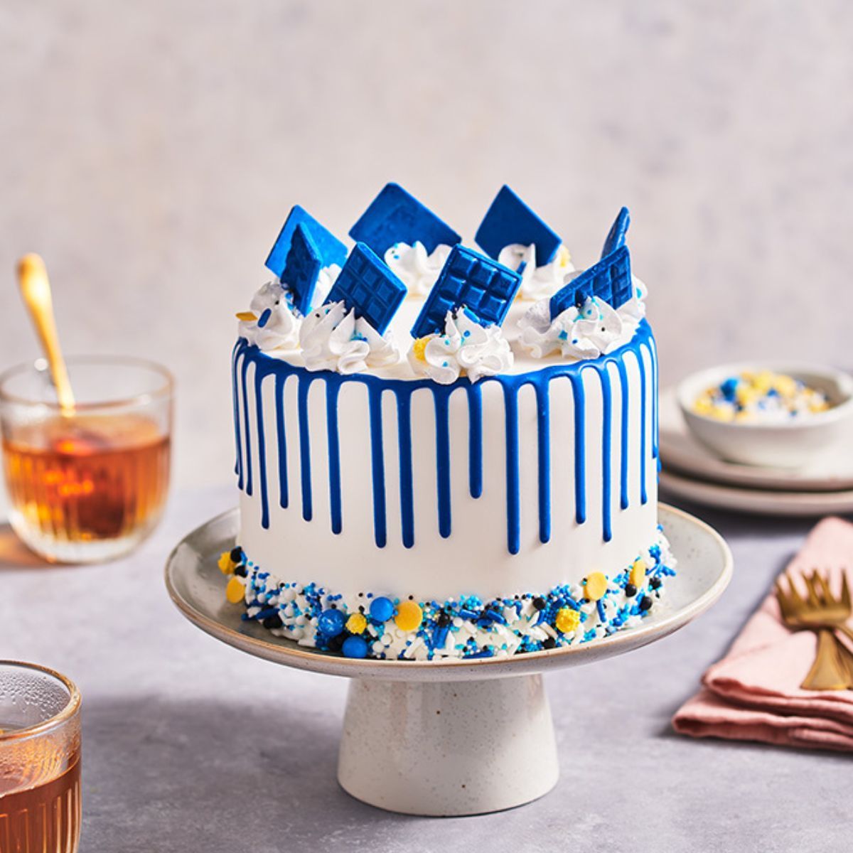 Funcakes cake drip royal blue 180g bij cake, bake & love 6 Funcakes cake drip royal blue 180g - afbeelding 2
