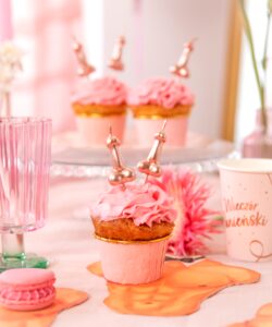 Taartkaarsjes penis rosé goud – 5 stuks bij cake, bake & love 8 Taartkaarsjes penis rosé goud – 5 stuks - afbeelding 2