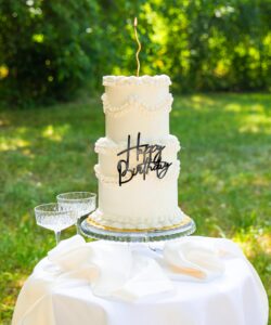 Taarttopper zijkant happy birthday zwart acryl – 12,5 cm bij cake, bake & love 10 Taarttopper zijkant happy birthday zwart acryl – 12,5 cm - afbeelding 2