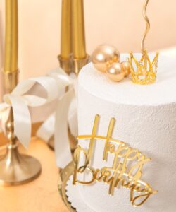 Taartdecoratie kroon goud met kristallen 3 cm bij cake, bake & love 11 Taartdecoratie kroon goud met kristallen 3 cm - afbeelding 2